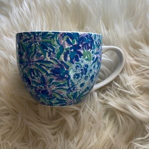 Lilly Pulitzer jungle lion floral Blue green hidden cat 12 Oz coffee tea mug